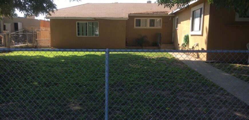 20614 Saticoy St FOR RENT!!