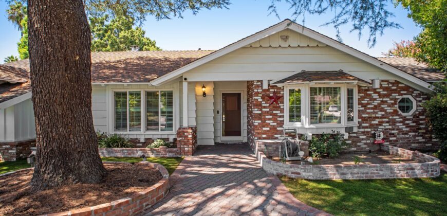 8429 Jamieson Ave FOR SALE!