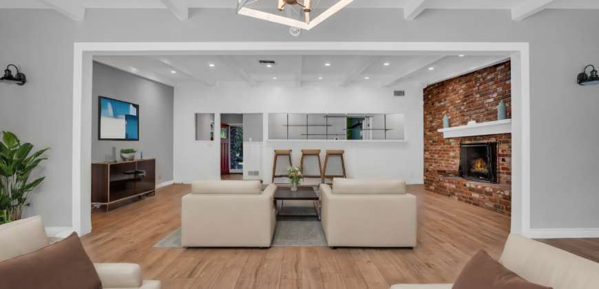 8429 Jamieson Ave FOR SALE!