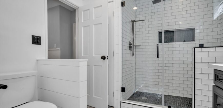 8429 Jamieson Ave FOR SALE!