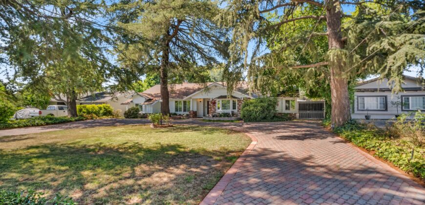 8429 Jamieson Ave FOR SALE!