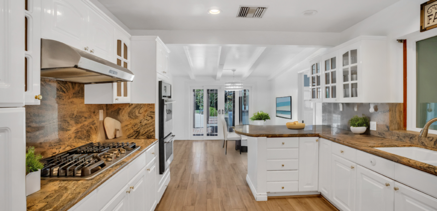8429 Jamieson Ave FOR SALE!