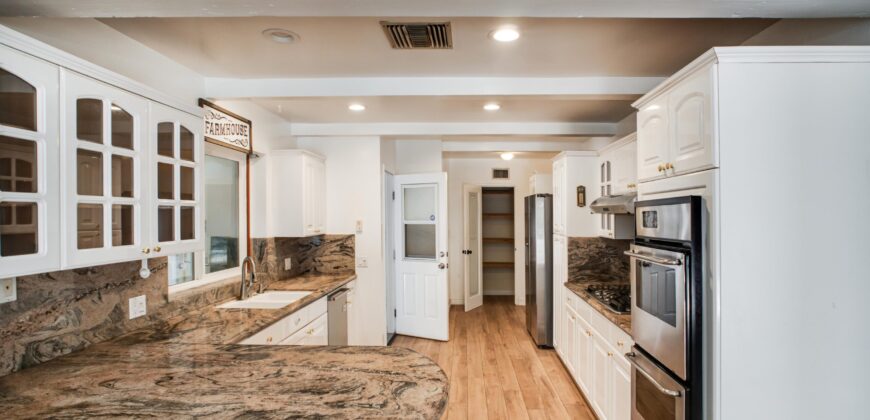 8429 Jamieson Ave FOR SALE!
