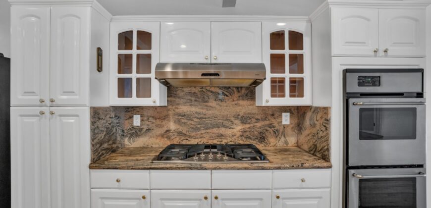 8429 Jamieson Ave FOR SALE!