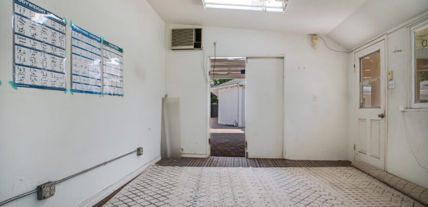 8429 Jamieson Ave FOR SALE!