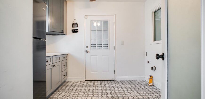 8429 Jamieson Ave FOR SALE!