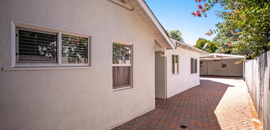8429 Jamieson Ave FOR SALE!