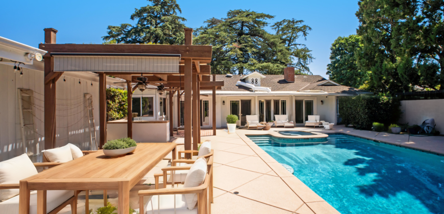 8429 Jamieson Ave FOR SALE!