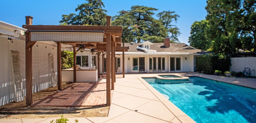 8429 Jamieson Ave FOR SALE!