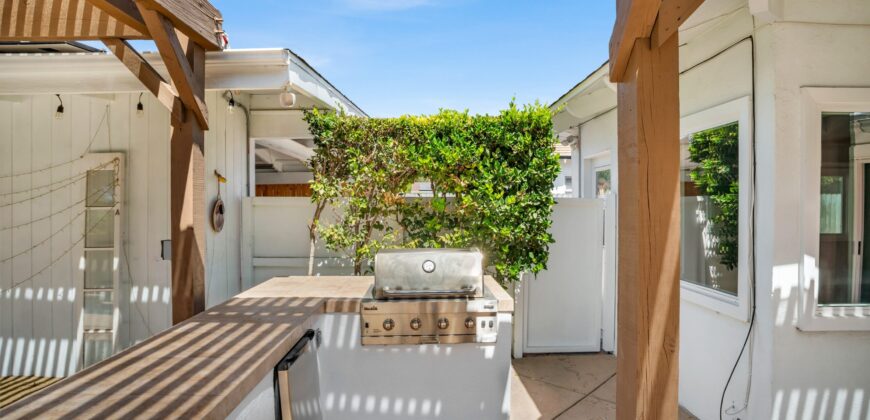 8429 Jamieson Ave FOR SALE!