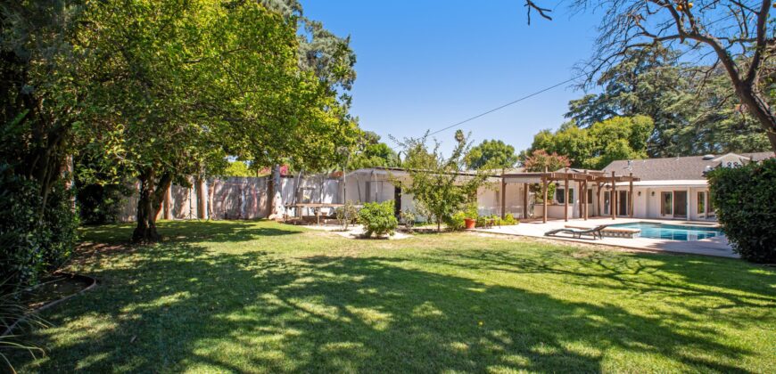 8429 Jamieson Ave FOR SALE!