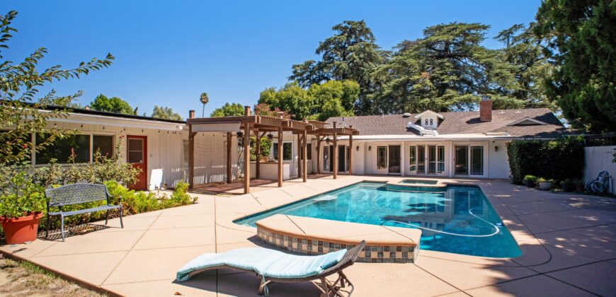 8429 Jamieson Ave FOR SALE!