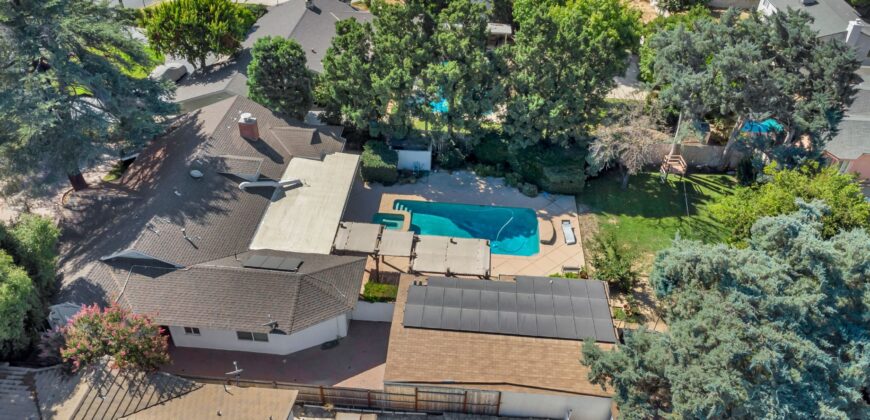 8429 Jamieson Ave FOR SALE!