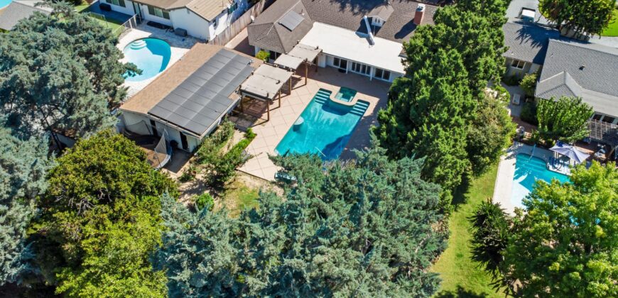 8429 Jamieson Ave FOR SALE!