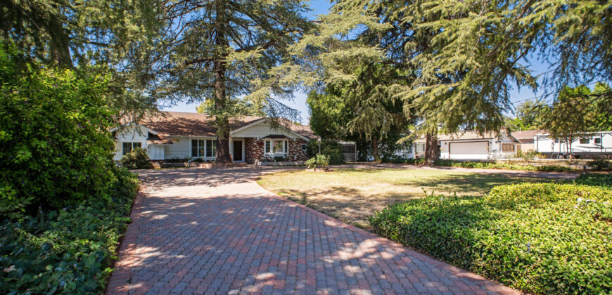 8429 Jamieson Ave FOR SALE!