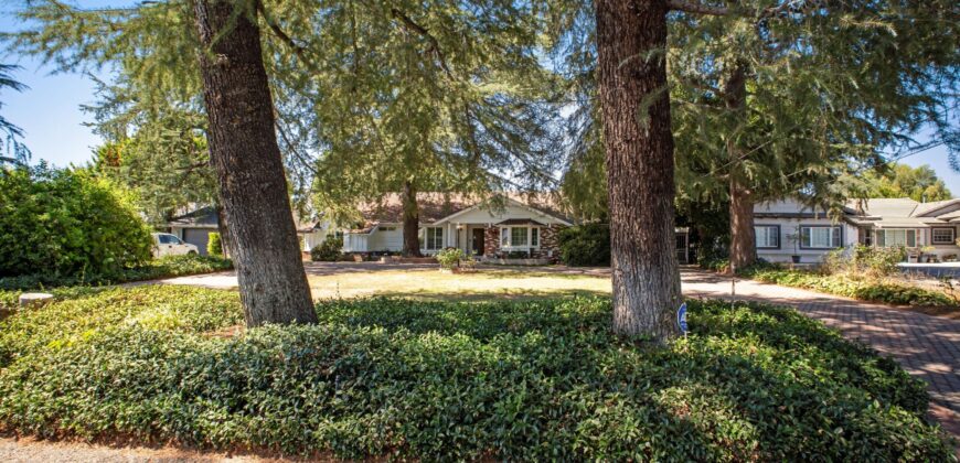 8429 Jamieson Ave FOR SALE!