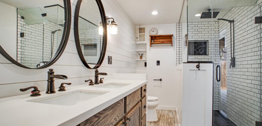 8429 Jamieson Ave FOR SALE!