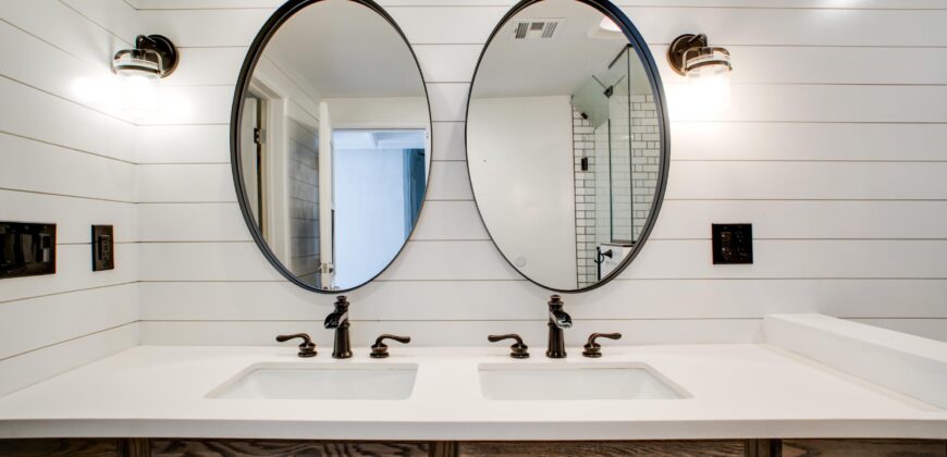 8429 Jamieson Ave FOR SALE!