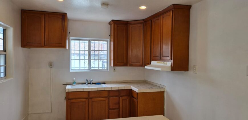 448 E 84th Pl – FOR LEASE!