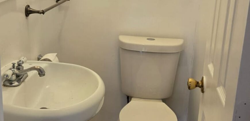 448 E 84th Pl – FOR LEASE!