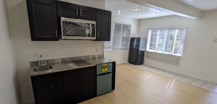Studio Type Unit FOR RENT – 326 S ALMONT DR.