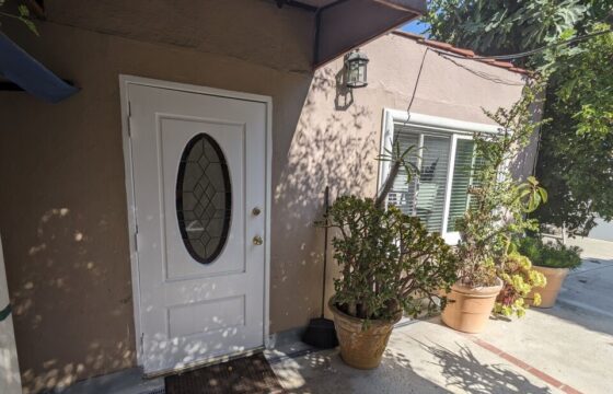 STUDIO TYPE UNIT – FOR RENT! BEVERLY HILLS