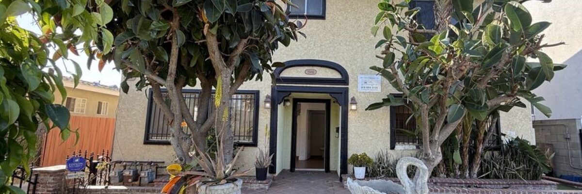 3beds / 2.5baths FOR RENT – 1505 S Dunsmuir Ave