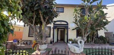 3beds / 2.5baths FOR RENT – 1505 S Dunsmuir Ave