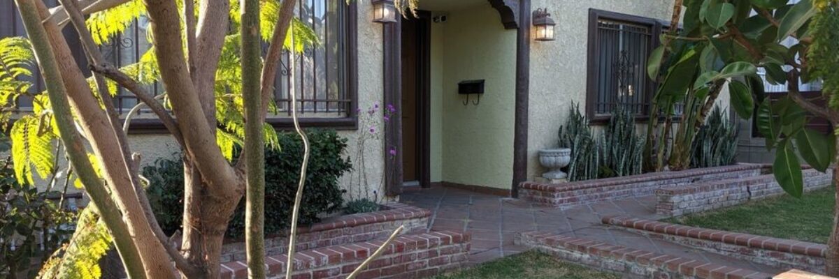 3beds / 2.5baths FOR RENT – 1505 S Dunsmuir Ave