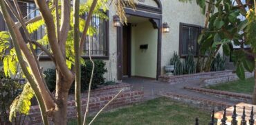 3beds / 2.5baths FOR RENT – 1505 S Dunsmuir Ave