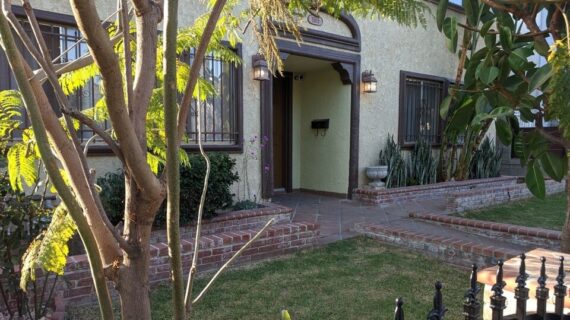 3beds / 2.5baths FOR RENT – 1505 S Dunsmuir Ave