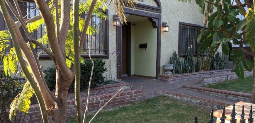 3beds / 2.5baths FOR RENT – 1505 S Dunsmuir Ave