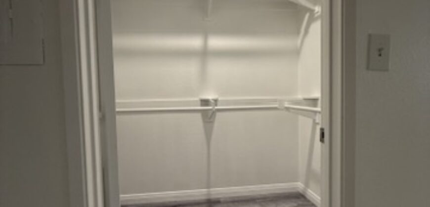 621 N Bronson Ave #202 – FOR RENT!