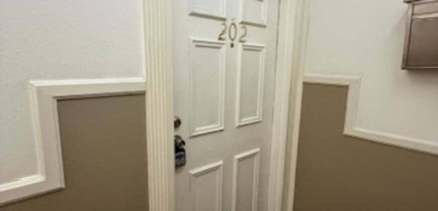 621 N Bronson Ave #202 – FOR RENT!