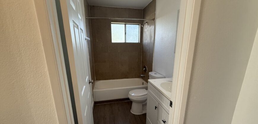 3beds / 2.5baths FOR RENT – 1505 S Dunsmuir Ave