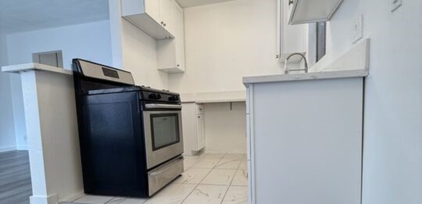 Beautiffully Remodeled 1Bed / 1Bath FOR RENT – 955 N St Andrews Pl!