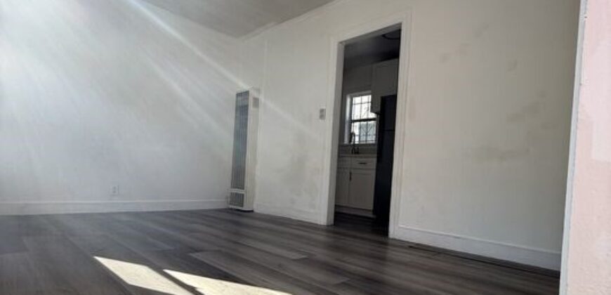 2235 W 14th St 1/4 – FOR RENT!!