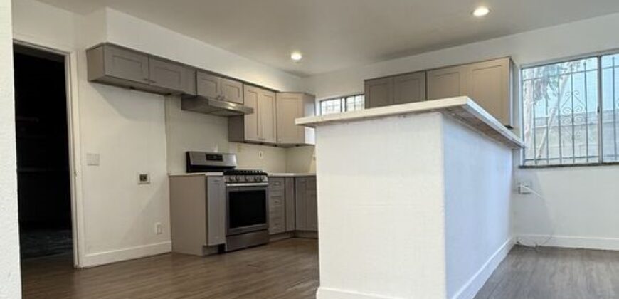 3beds / 2.5baths FOR RENT – 1505 S Dunsmuir Ave