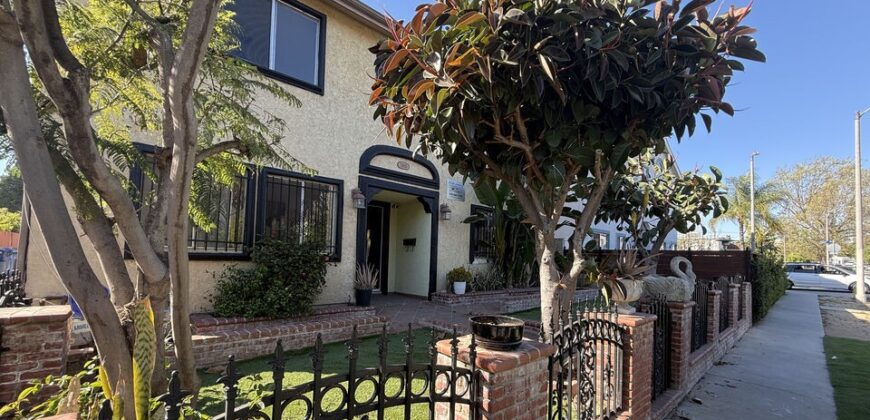 3beds / 2.5baths FOR RENT – 1505 S Dunsmuir Ave