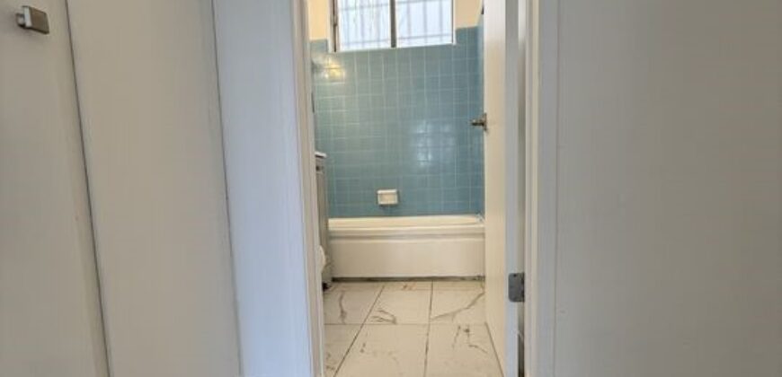 Beautiffully Remodeled 1Bed / 1Bath FOR RENT – 955 N St Andrews Pl!