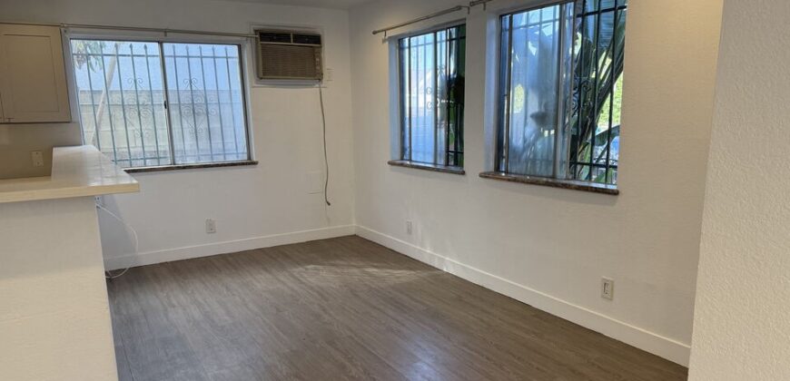 3beds / 2.5baths FOR RENT – 1505 S Dunsmuir Ave