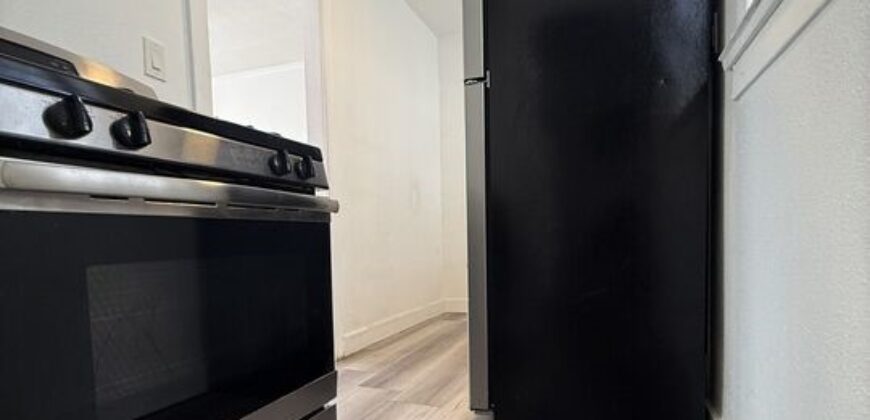 2235 W 14th St 1/4 – FOR RENT!!