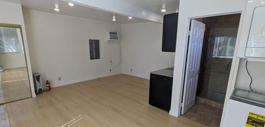STUDIO TYPE UNIT – FOR RENT! BEVERLY HILLS