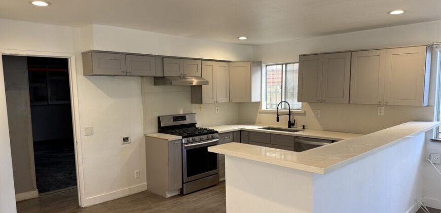 3beds / 2.5baths FOR RENT – 1505 S Dunsmuir Ave