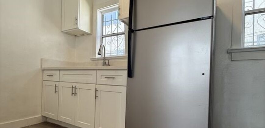 2235 W 14th St 1/4 – FOR RENT!!