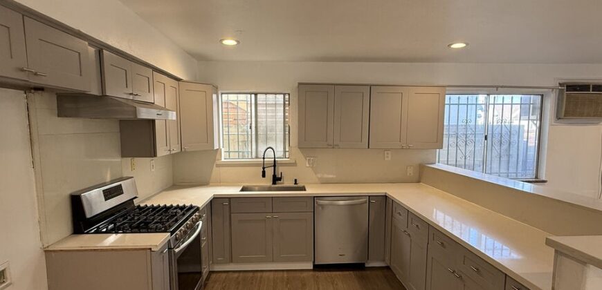 3beds / 2.5baths FOR RENT – 1505 S Dunsmuir Ave