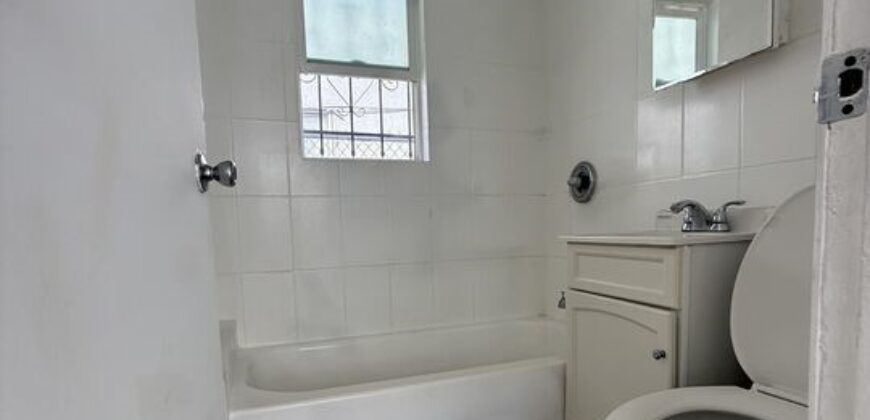 2235 W 14th St 1/4 – FOR RENT!!