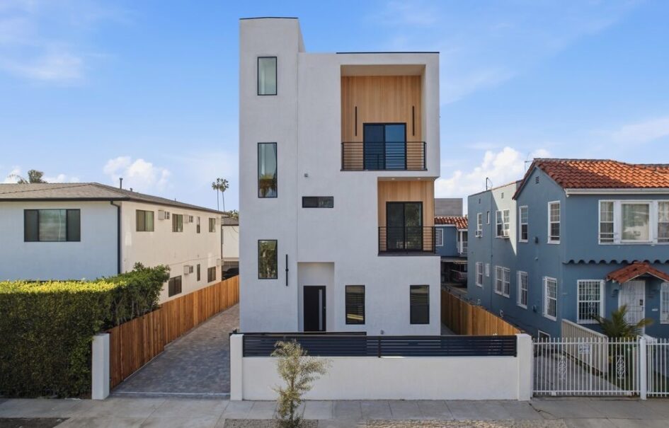 Stunning New Construction Residence in Redondo Blvd – FOR RENT!