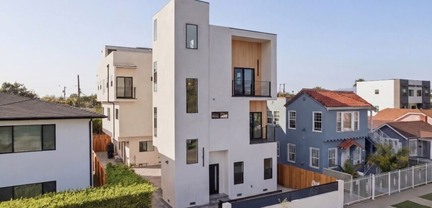 Stunning New Construction Residence in Redondo Blvd – FOR RENT!