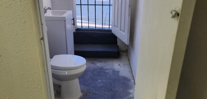 Prime Commercial Space for Lease – High Traffic Location in East L.A. – 4222 E CESAR E CHAVEZ AVE